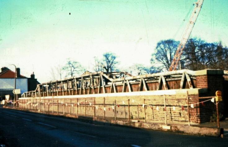 Oakleigh Road South, N11