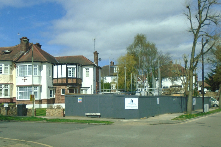 Ravensdale Avenue, N12