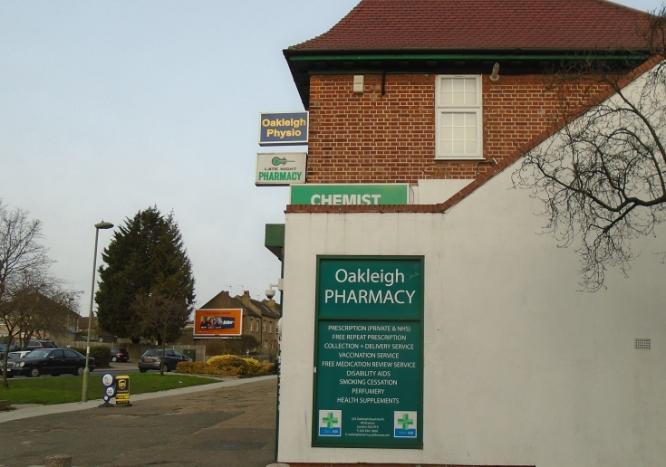 Oakleigh Road North, N20
