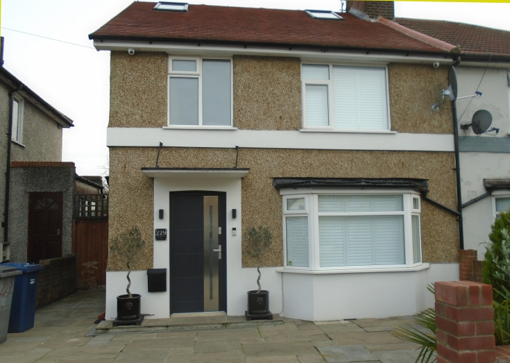 Oakleigh Road North, N20
