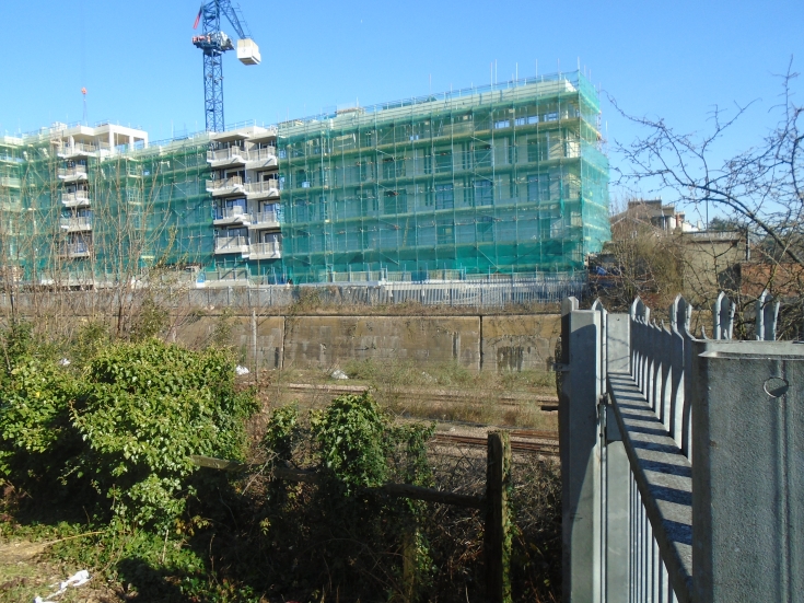 Station Road, N11