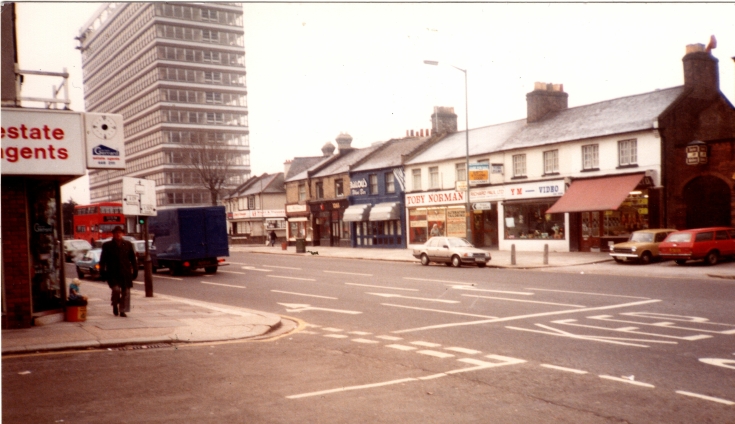 High Road Whetstone