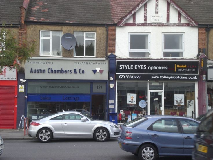 Woodhouse Road, N12