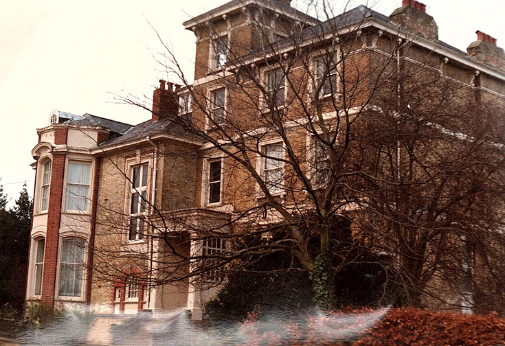 Oakleigh Park North, N20