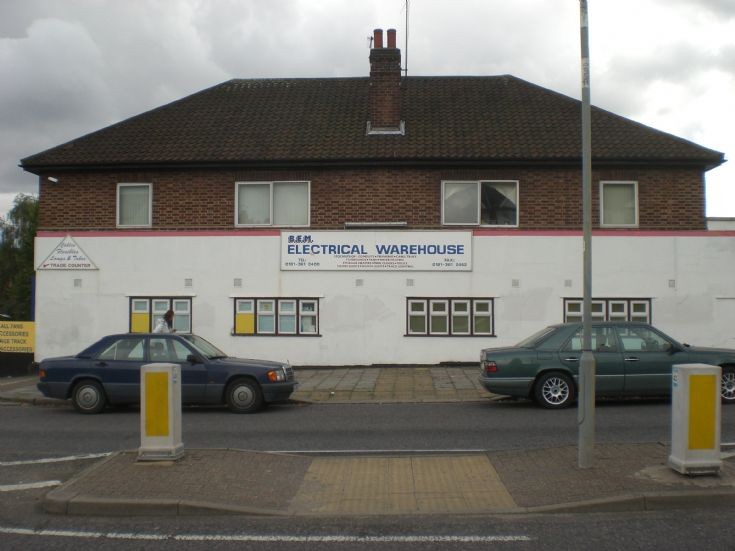 Woodhouse Road, N12