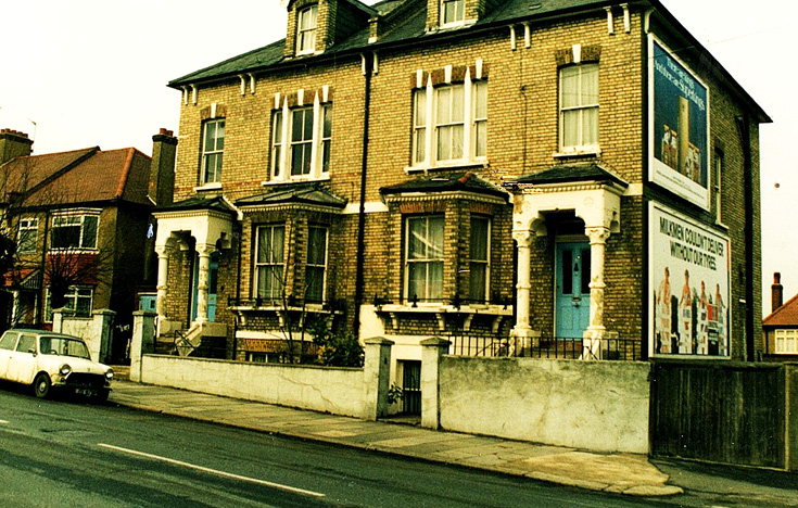 Oakleigh Road North, N20