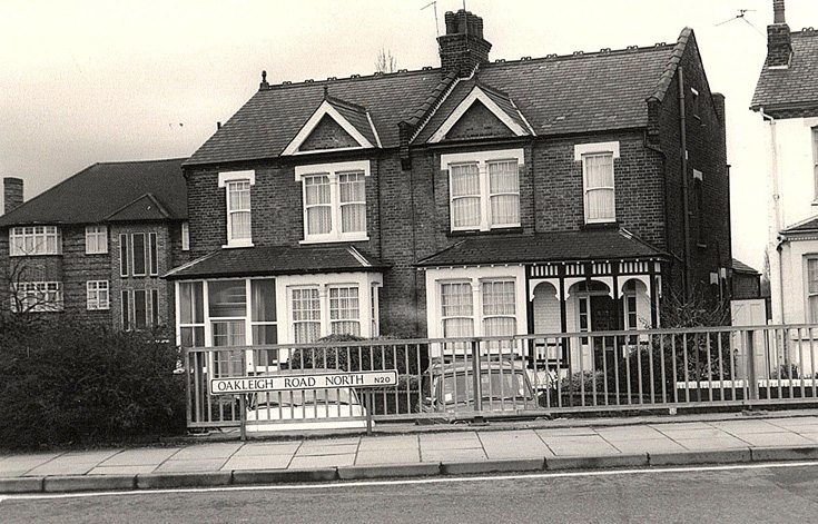 Oakleigh Road North, N20