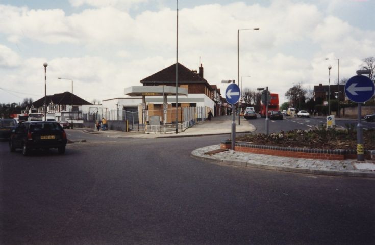 Woodhouse Road, N12