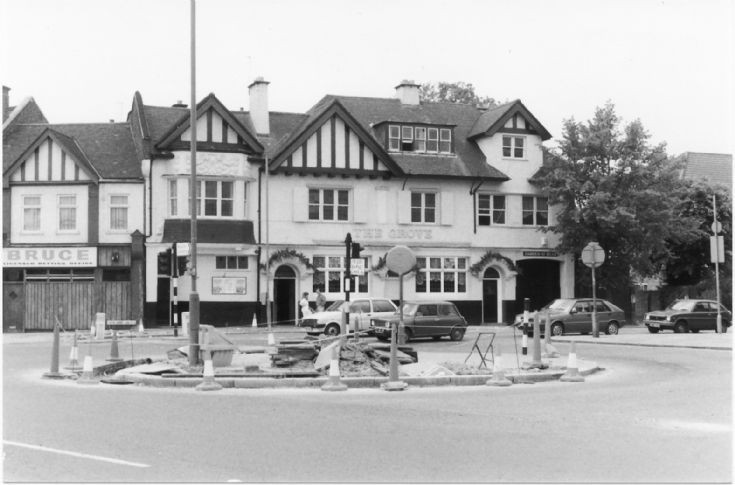 Woodhouse Road, N12