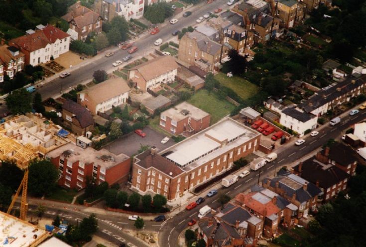 Lodge Lane, N12
