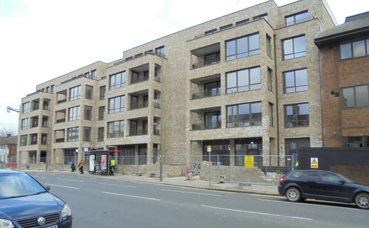 Oakleigh Road North, N20