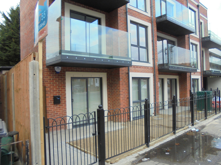 Oakleigh Road North, N20