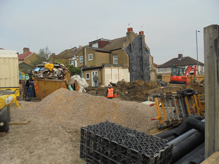 Oakleigh Road North, N20