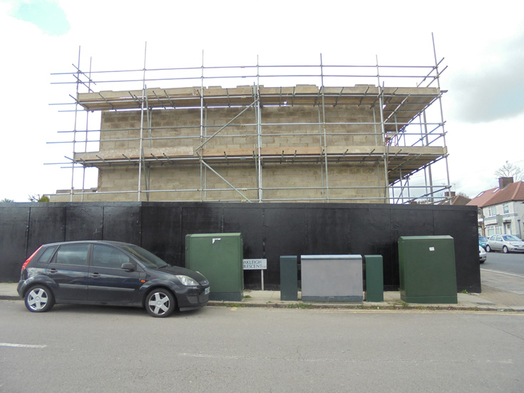 Oakleigh Road North, N20
