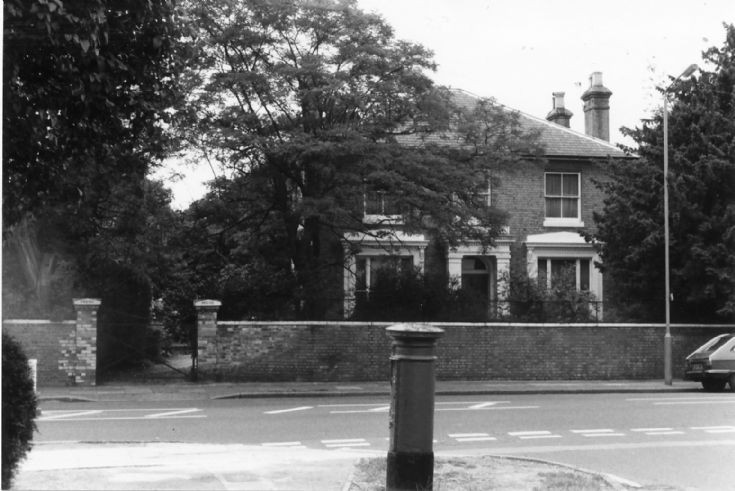 Friern Barnet Lane, N20