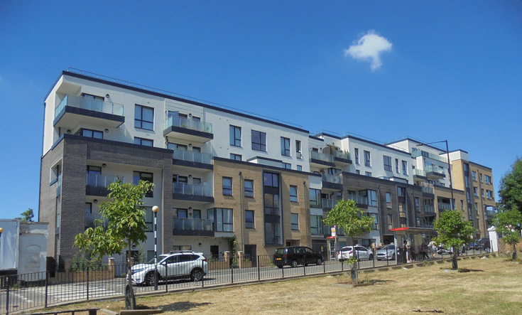 Station Road, N11