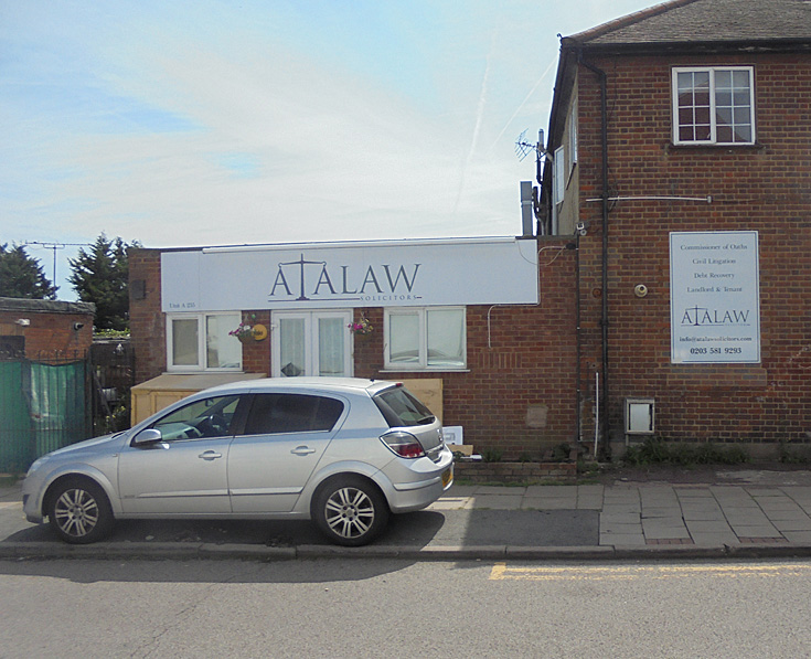 Oakleigh Road North, N20