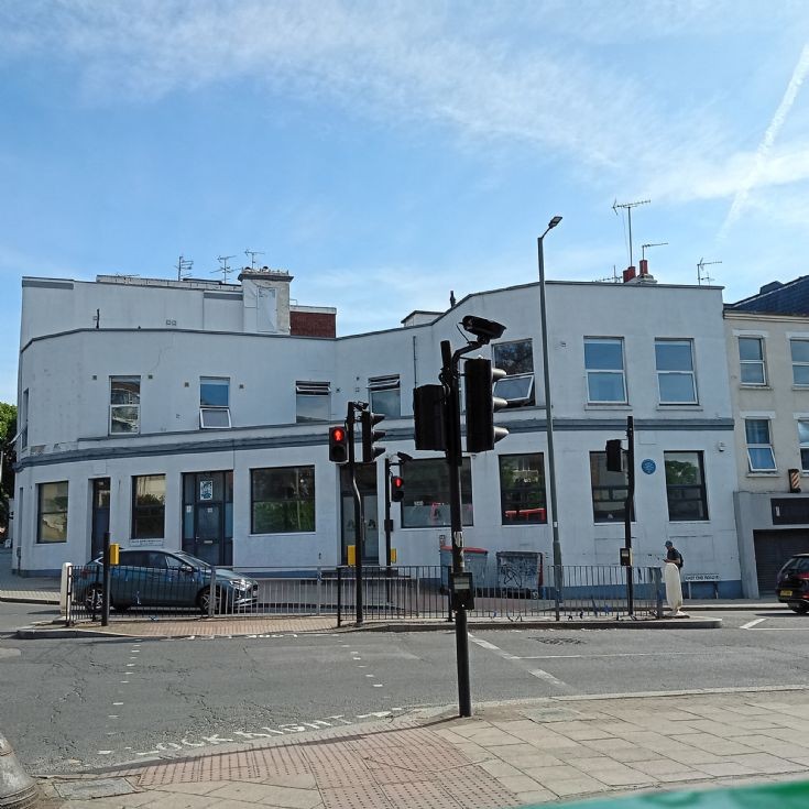 Former Queens Head pub