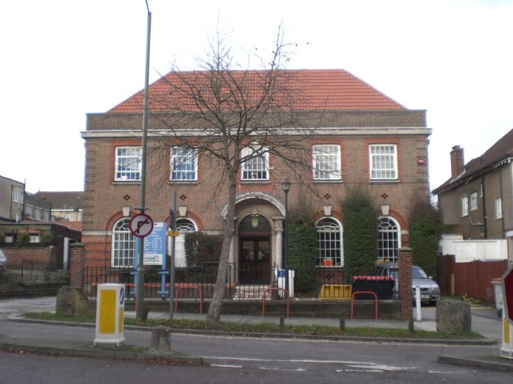 Friern Barnet Photo Archive North Finchley Library Ravensdale Avenue