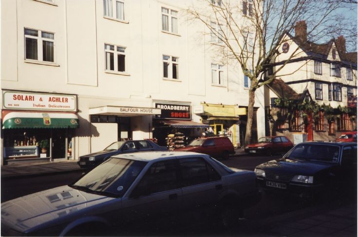 High Road, North Finchley