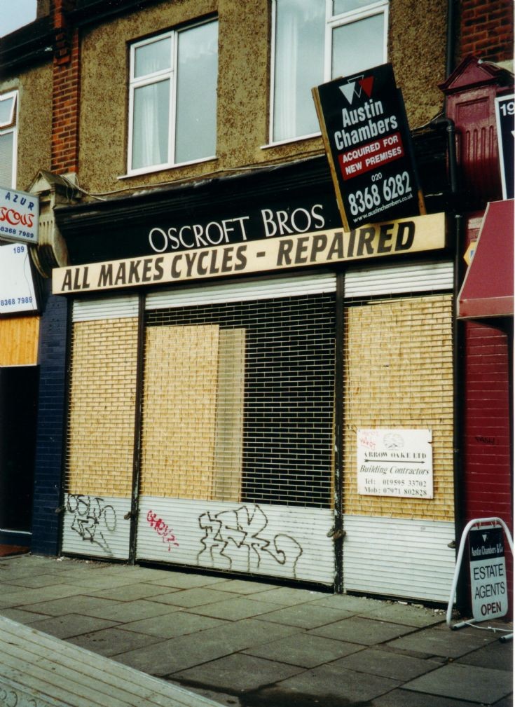 Woodhouse Road, N12