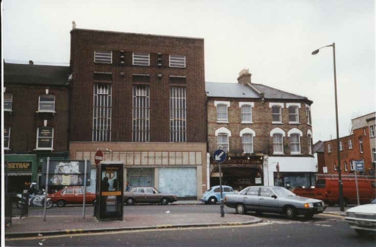 High Road, North Finchley
