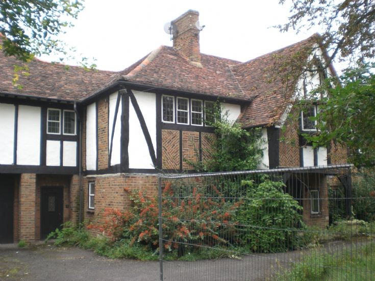 Oakleigh Park North, N20