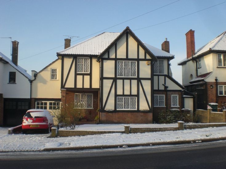 Manor Drive, N20