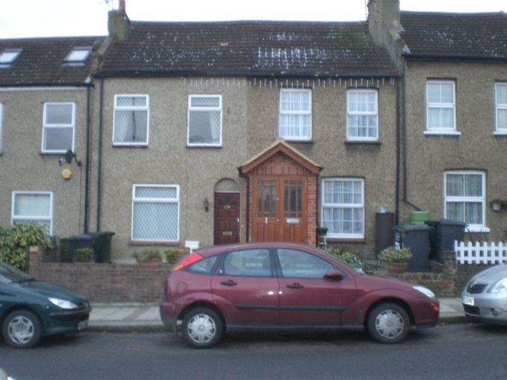 Oakleigh Road North, N20