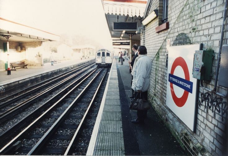 Totteridge & Whetstone Underground Station