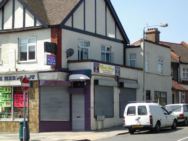Woodhouse Road, N12