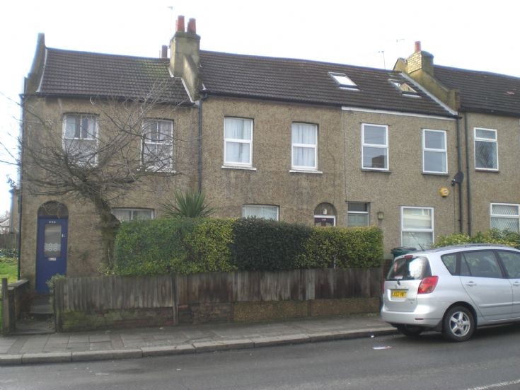 Oakleigh Road North, N20