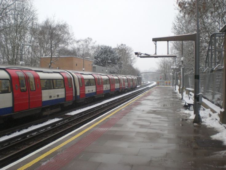 Totteridge & Whetstone Underground Station