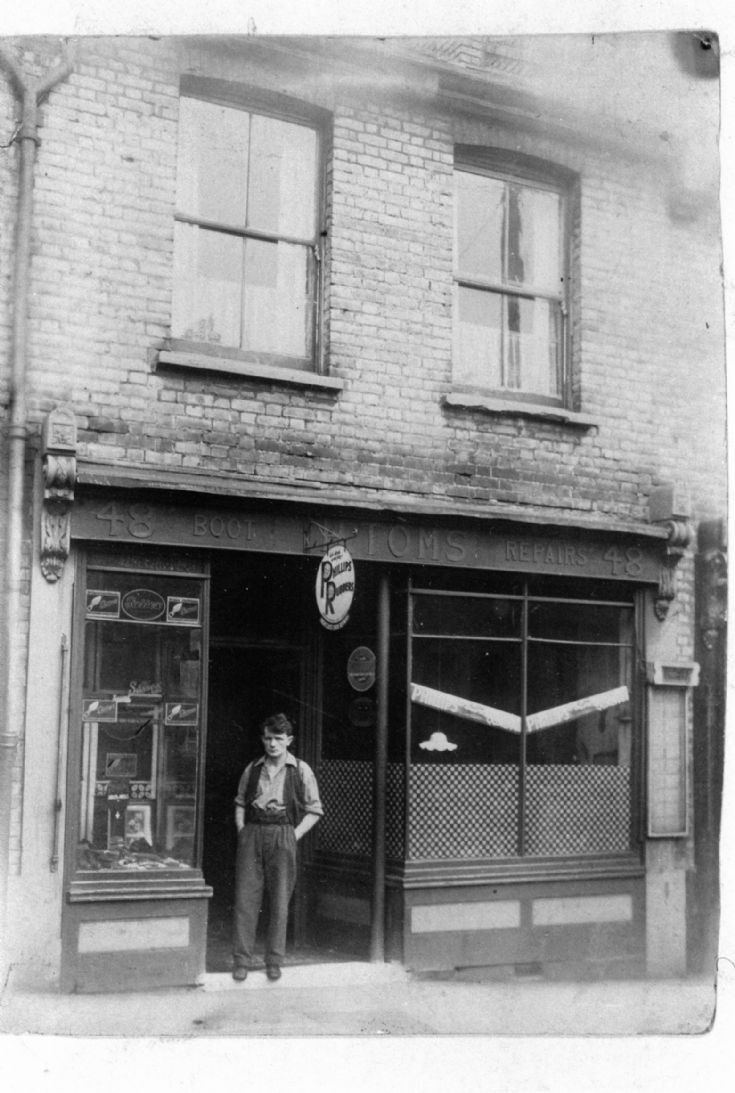 High Road, N11