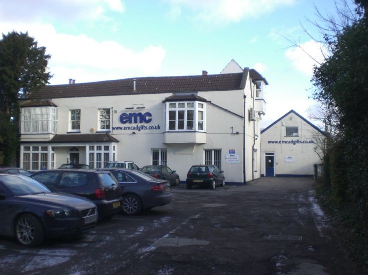 High Road, Whetstone