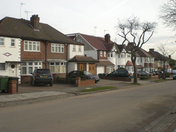 Church Crescent, N20