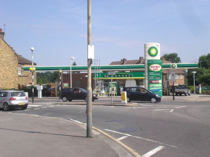 Oakleigh Road South, N11