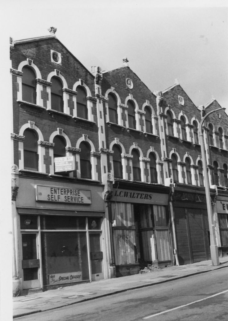 High Road, New Southgate, N11