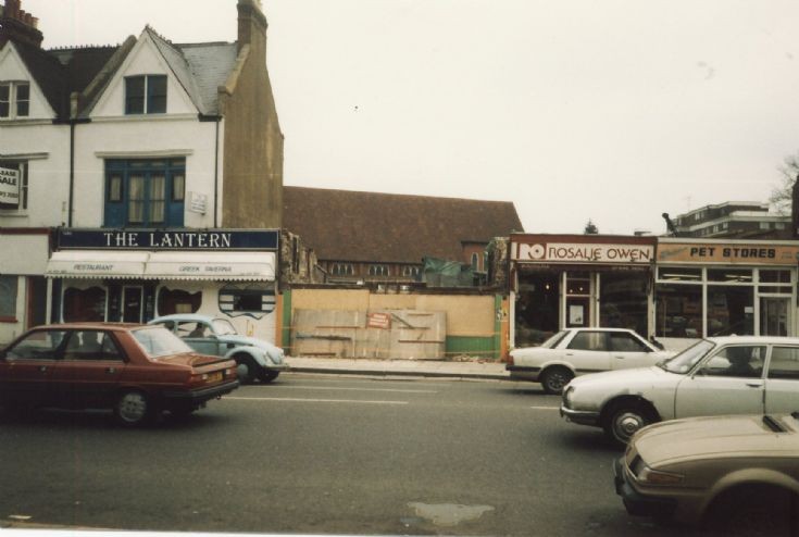 High Road, Whetstone