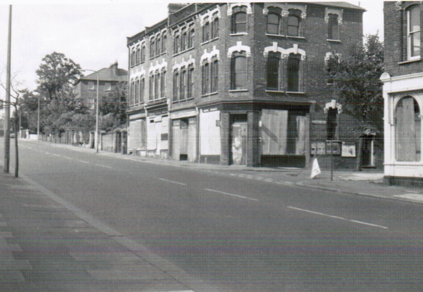 Station Road, N11