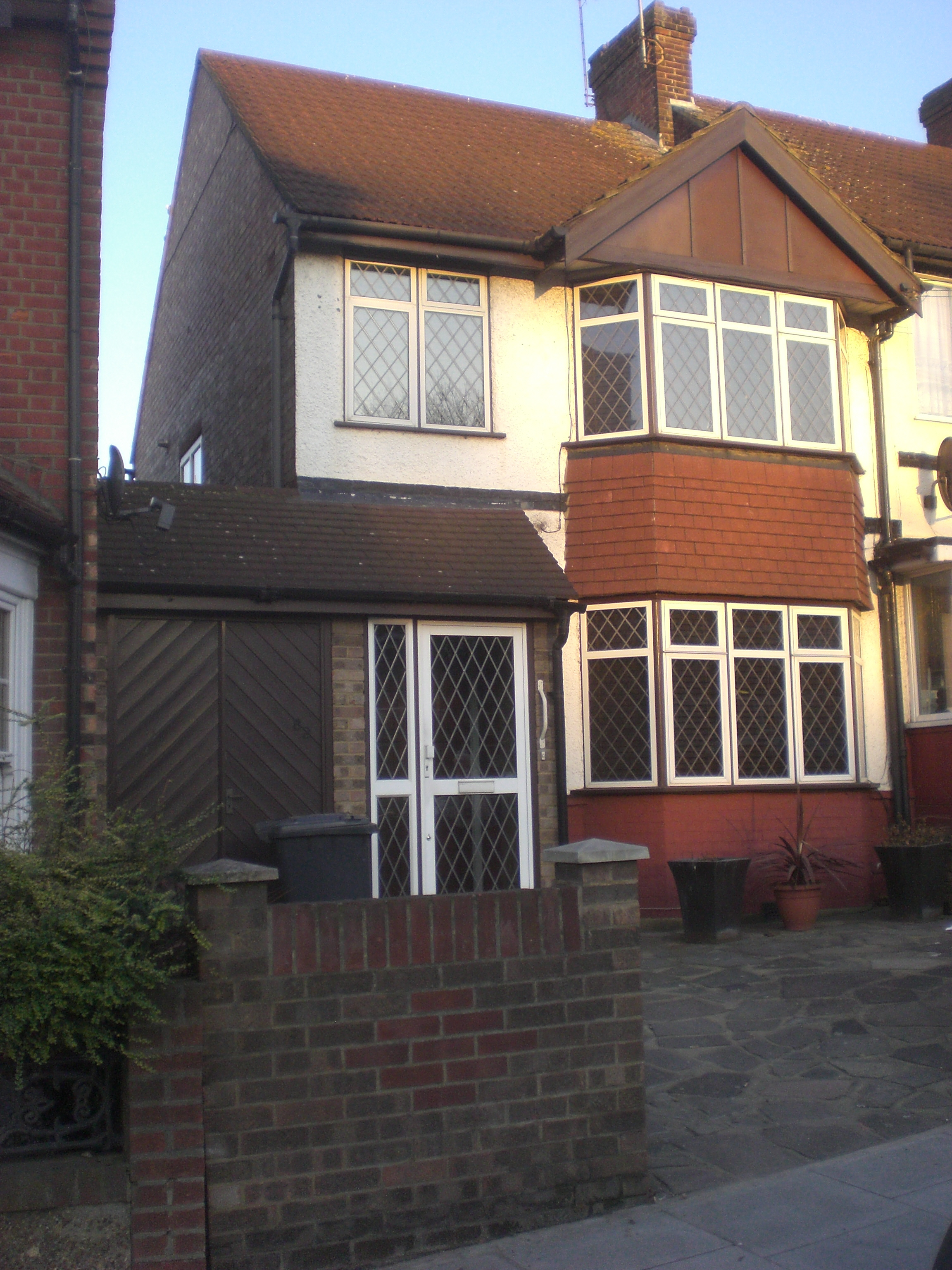 Oakleigh Road South, N11