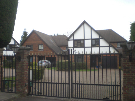Church Crescent, N20