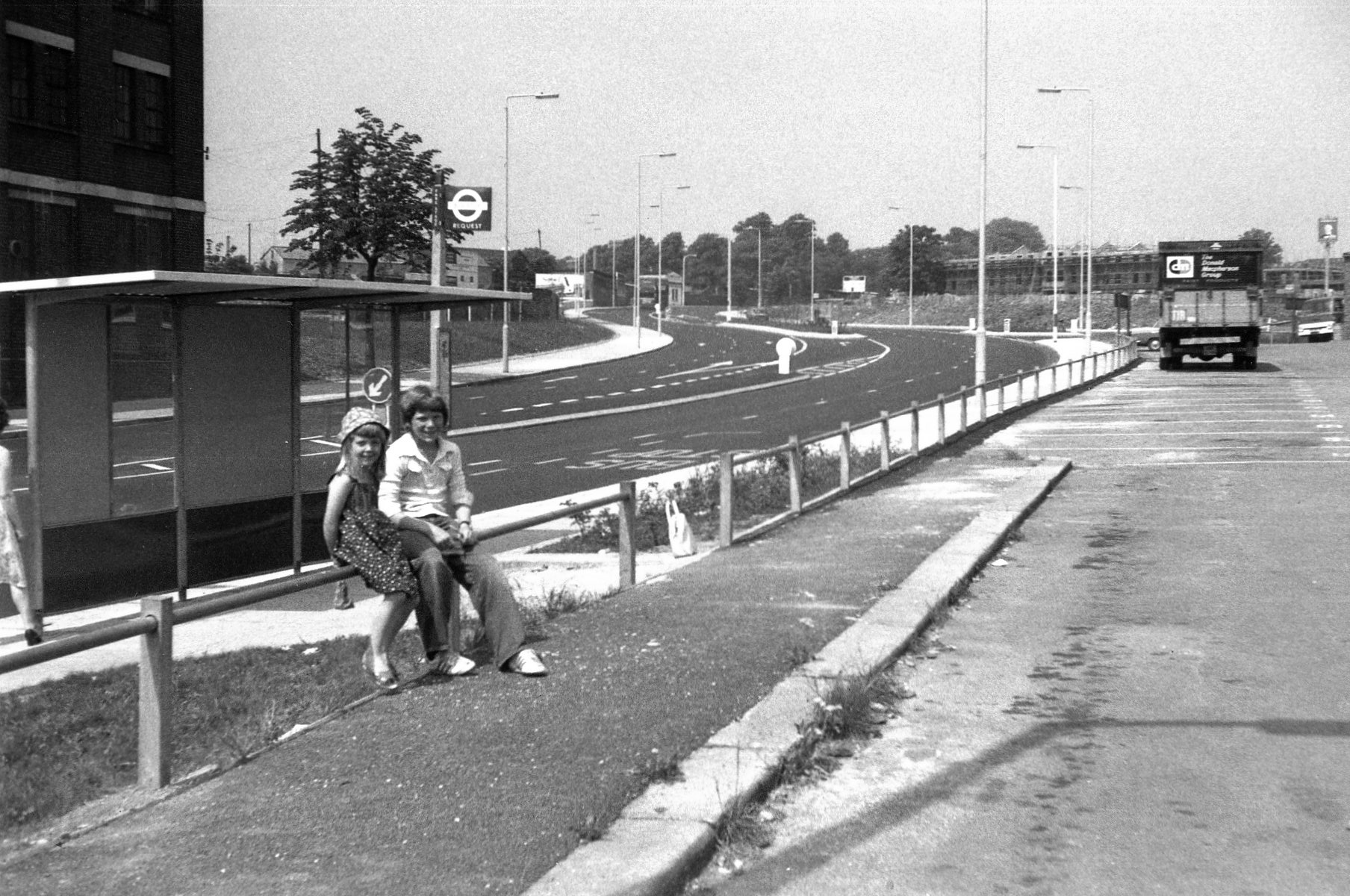 Station Road, N1