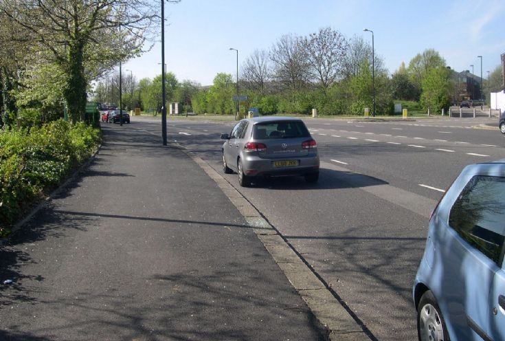 Station Road, N11