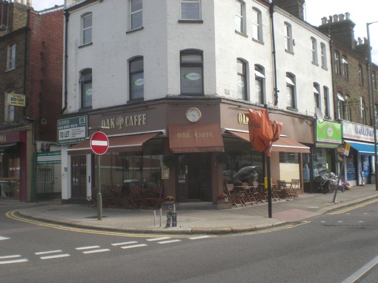 Oakleigh Road North, N20