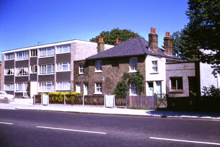 High Road, Whetstone