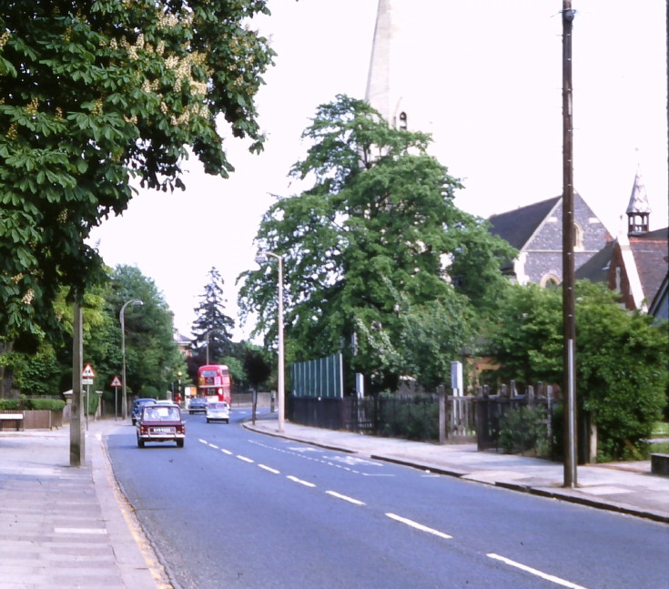 Oakleigh Road North, N20