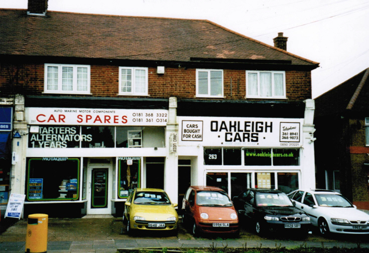 Oakleigh Road North, N20