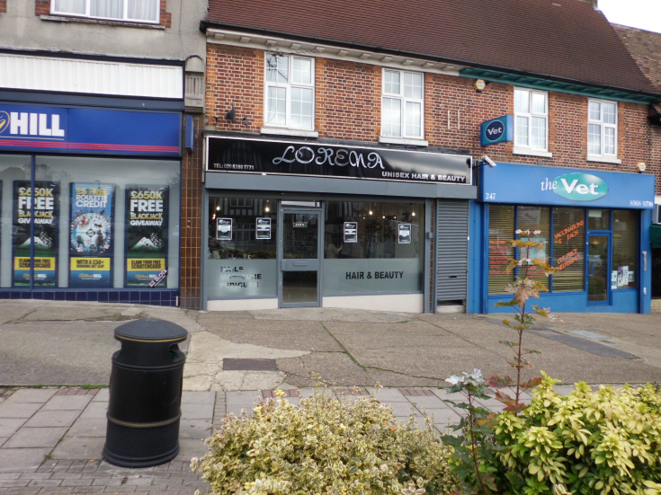 Oakleigh Road North, N20