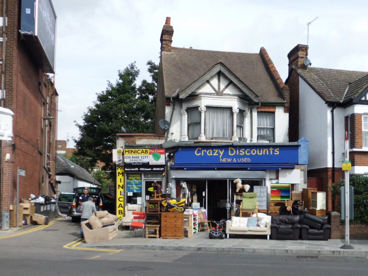 Woodhouse Road, N12